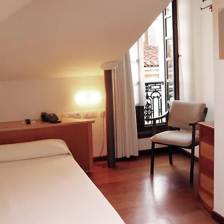 Hotel La Plaza I Luanco