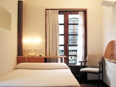 La Plaza I Hotel 2*