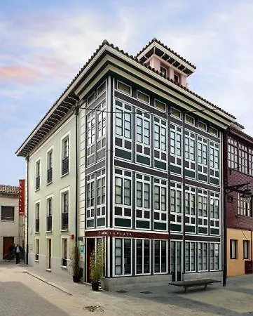 La Plaza I Hotel