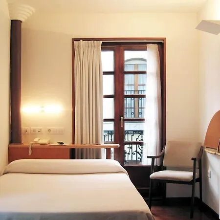 Hotel La Plaza I 2*