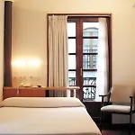 La Plaza I Hotel 2*