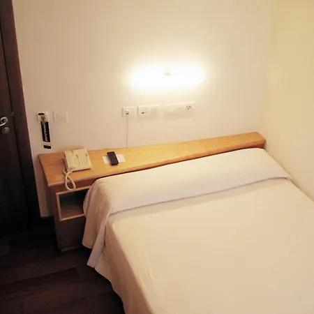 Hotel La Plaza I 2*